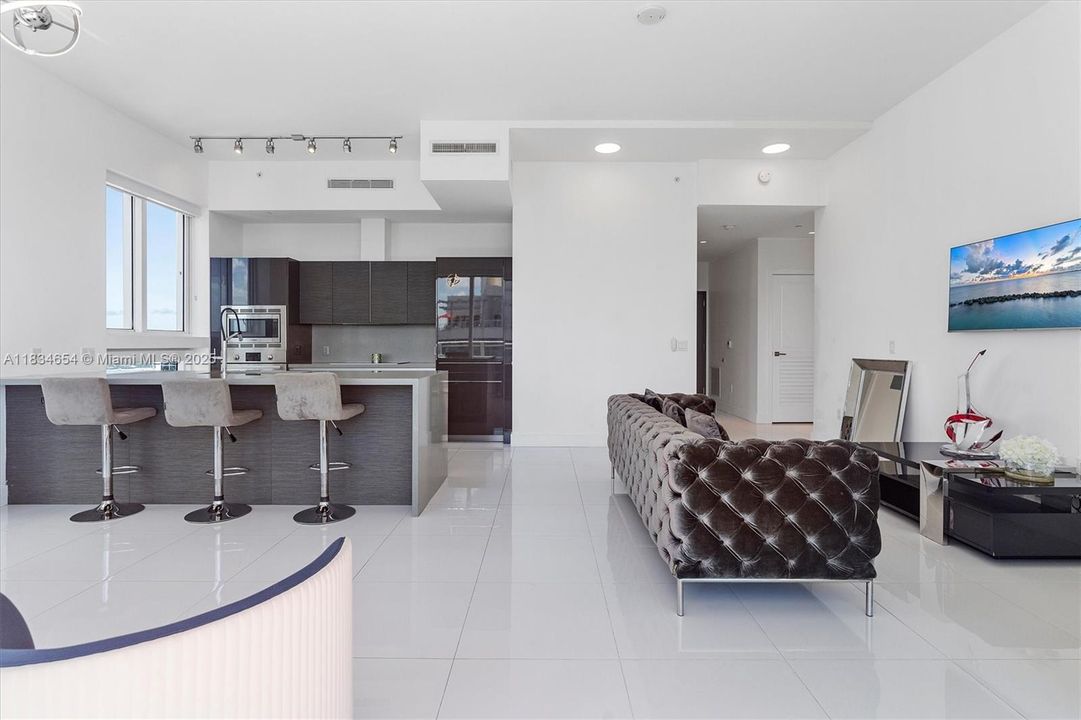 Vendido Recientemente: $935,000 (2 camas, 2 baños, 1134 Pies cuadrados)