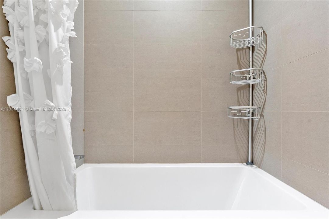 Vendido Recientemente: $935,000 (2 camas, 2 baños, 1134 Pies cuadrados)