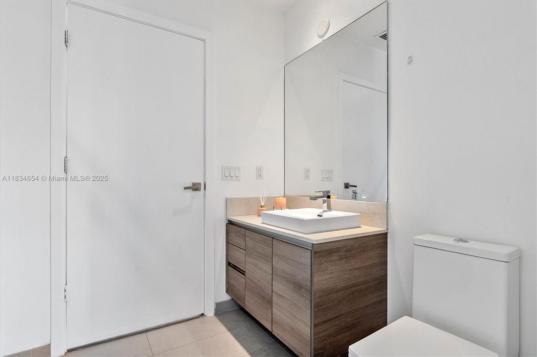 Vendido Recientemente: $935,000 (2 camas, 2 baños, 1134 Pies cuadrados)