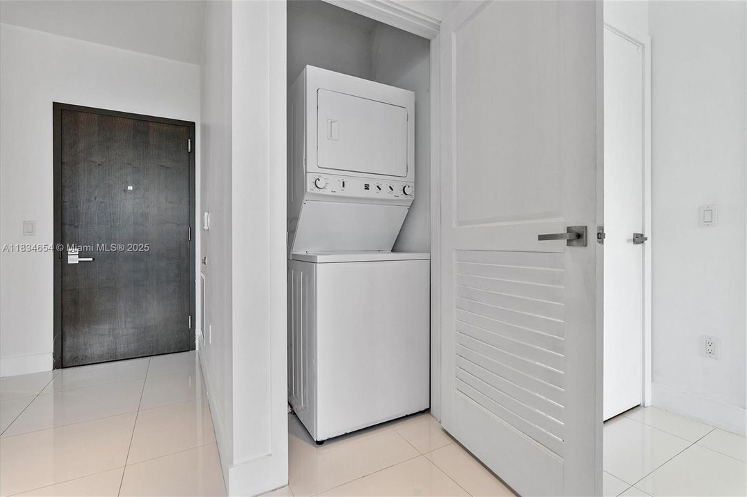 Vendido Recientemente: $935,000 (2 camas, 2 baños, 1134 Pies cuadrados)