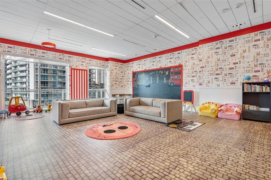 Vendido Recientemente: $935,000 (2 camas, 2 baños, 1134 Pies cuadrados)