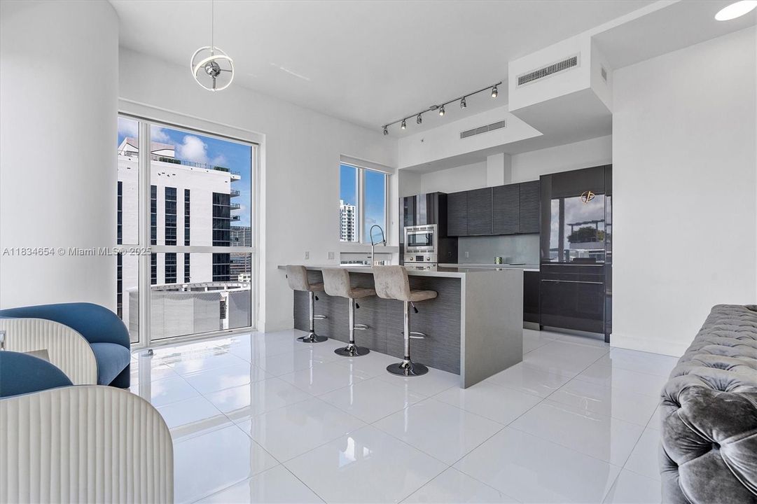 Vendido Recientemente: $935,000 (2 camas, 2 baños, 1134 Pies cuadrados)