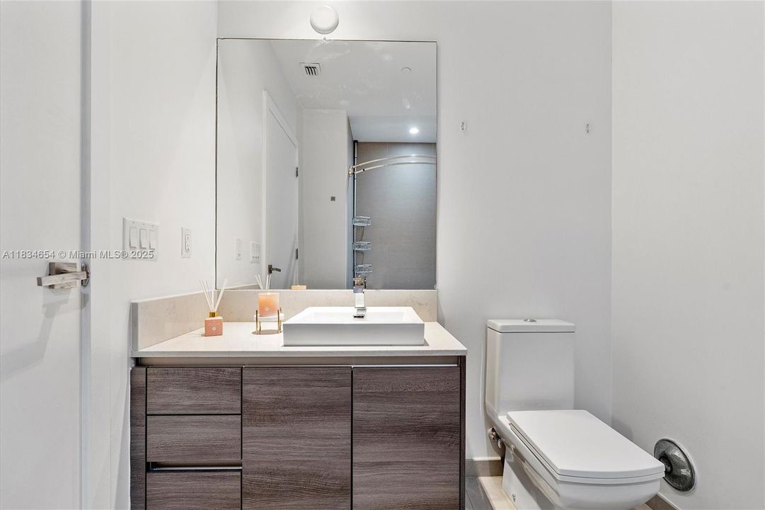 Vendido Recientemente: $935,000 (2 camas, 2 baños, 1134 Pies cuadrados)