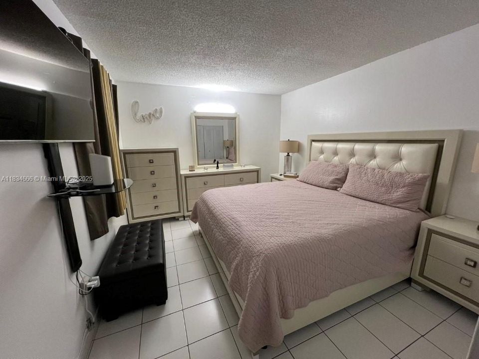 Recently Sold: $245,000 (2 beds, 1 baths, 777 Square Feet)