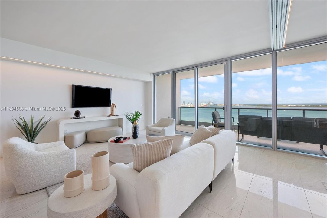 Vendido Recientemente: $2,285,000 (3 camas, 3 baños, 2130 Pies cuadrados)