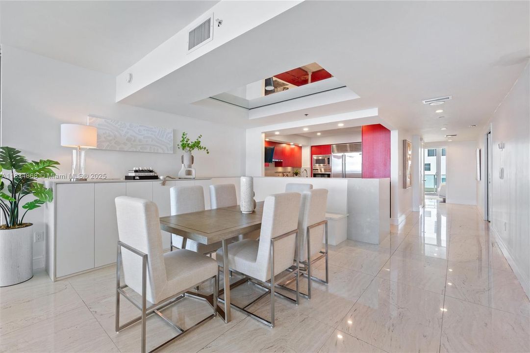 Vendido Recientemente: $2,285,000 (3 camas, 3 baños, 2130 Pies cuadrados)