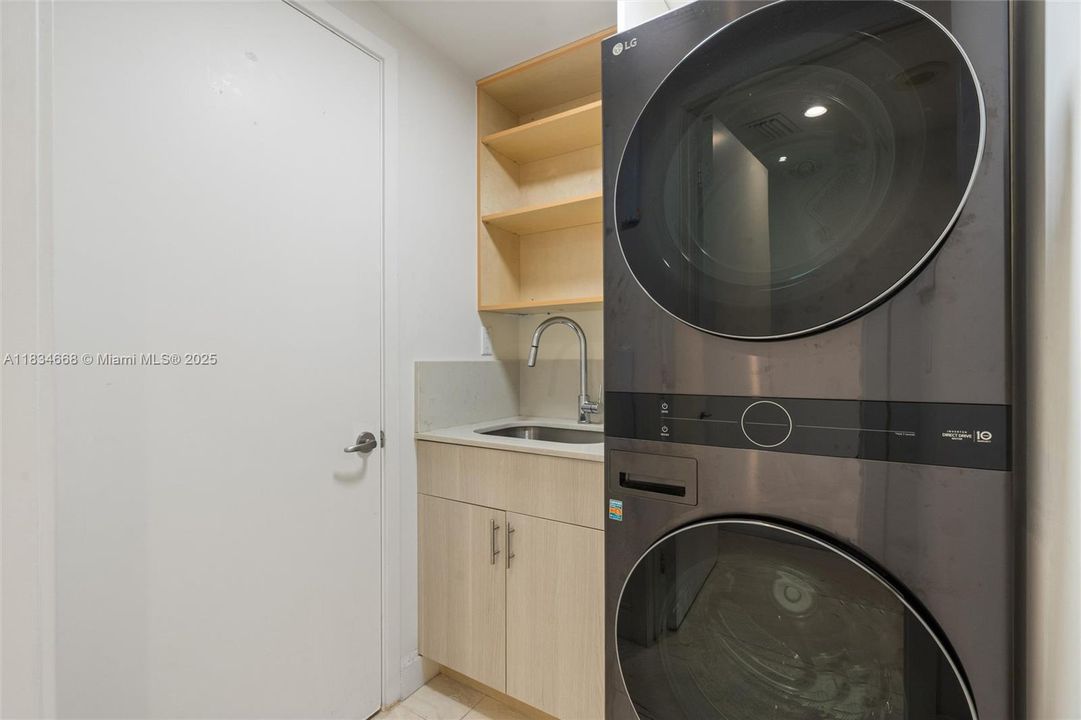 Vendido Recientemente: $2,285,000 (3 camas, 3 baños, 2130 Pies cuadrados)