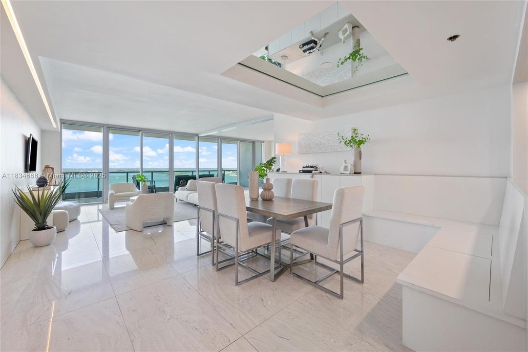 Vendido Recientemente: $2,285,000 (3 camas, 3 baños, 2130 Pies cuadrados)