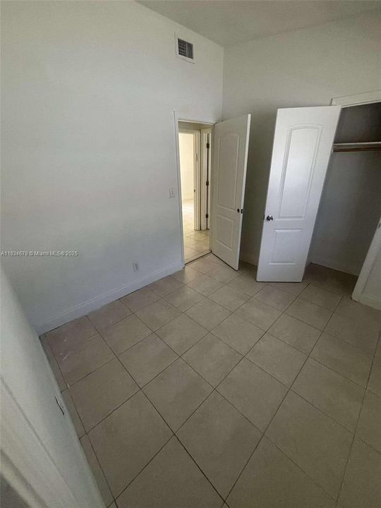 For Rent: $3,500 (5 beds, 3 baths, 1250 Square Feet)