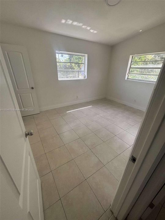 For Rent: $3,500 (5 beds, 3 baths, 1250 Square Feet)