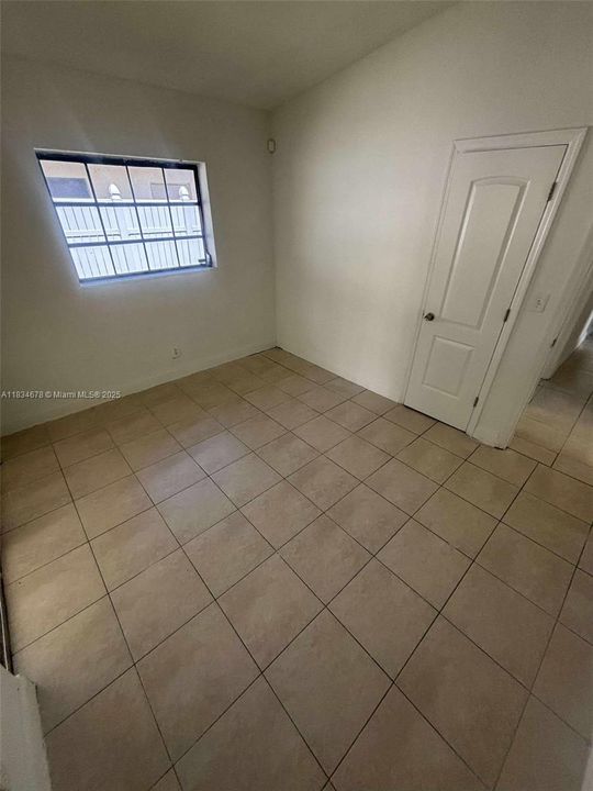 For Rent: $3,500 (5 beds, 3 baths, 1250 Square Feet)