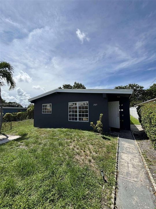 For Rent: $3,500 (5 beds, 3 baths, 1250 Square Feet)