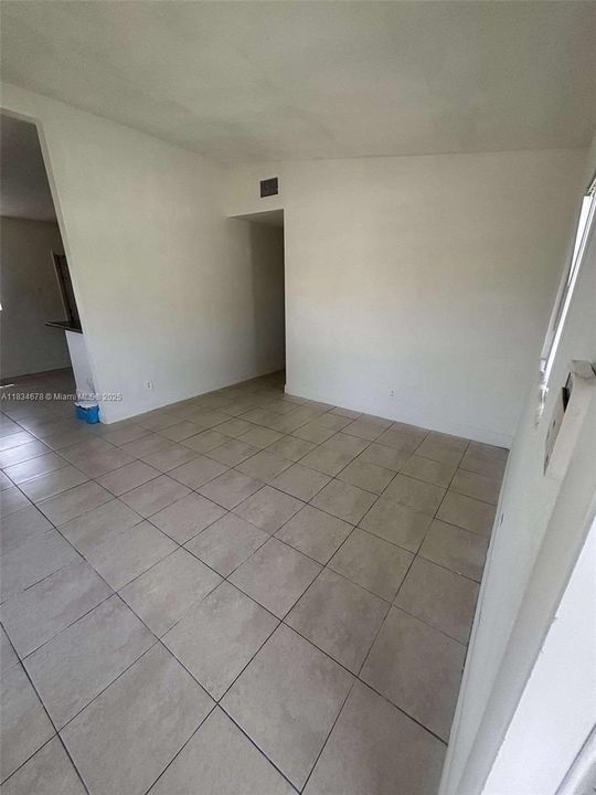 For Rent: $3,500 (5 beds, 3 baths, 1250 Square Feet)