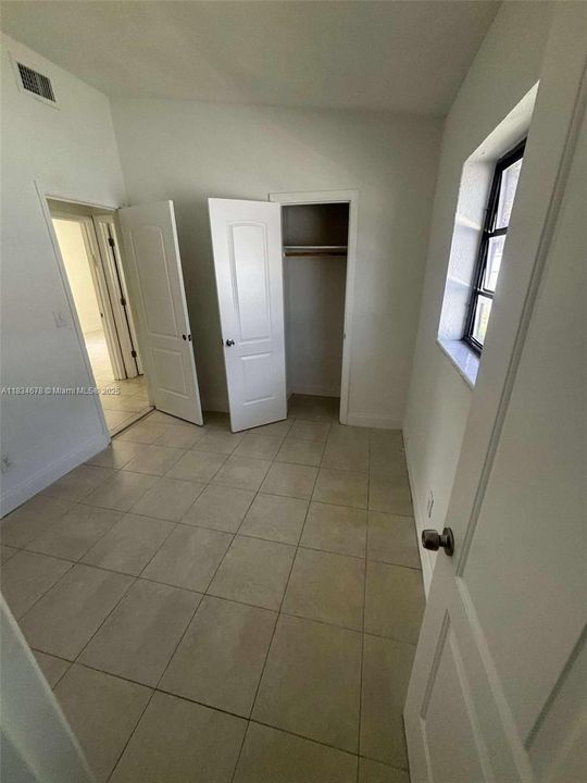 For Rent: $3,500 (5 beds, 3 baths, 1250 Square Feet)