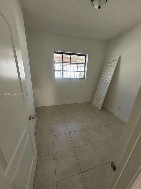 For Rent: $3,500 (5 beds, 3 baths, 1250 Square Feet)