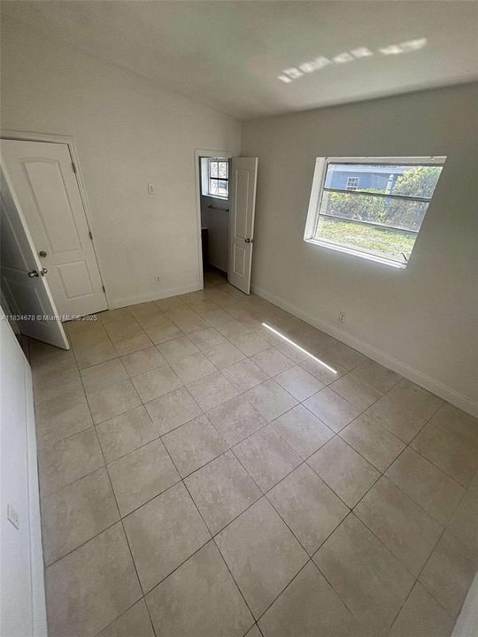 For Rent: $3,500 (5 beds, 3 baths, 1250 Square Feet)