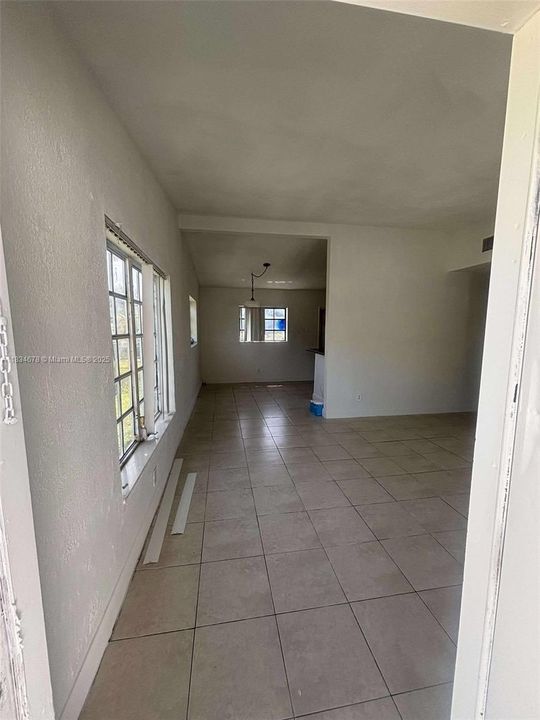 For Rent: $3,500 (5 beds, 3 baths, 1250 Square Feet)
