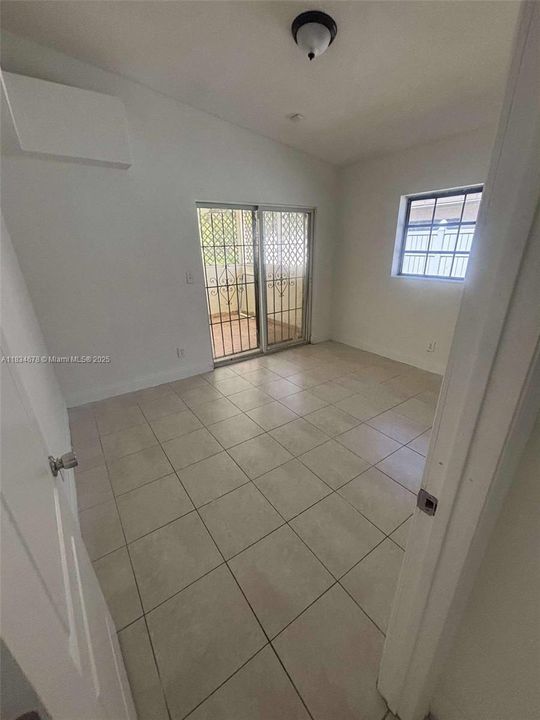 For Rent: $3,500 (5 beds, 3 baths, 1250 Square Feet)