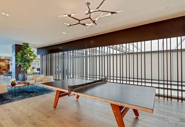 For Rent: $5,500 (2 beds, 3 baths, 1151 Square Feet)