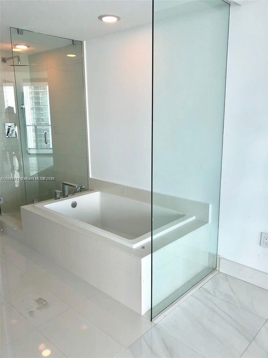 For Rent: $5,500 (2 beds, 3 baths, 1151 Square Feet)