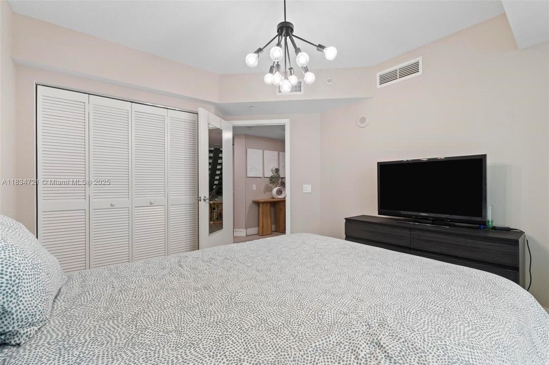For Sale: $630,000 (2 beds, 2 baths, 1267 Square Feet)