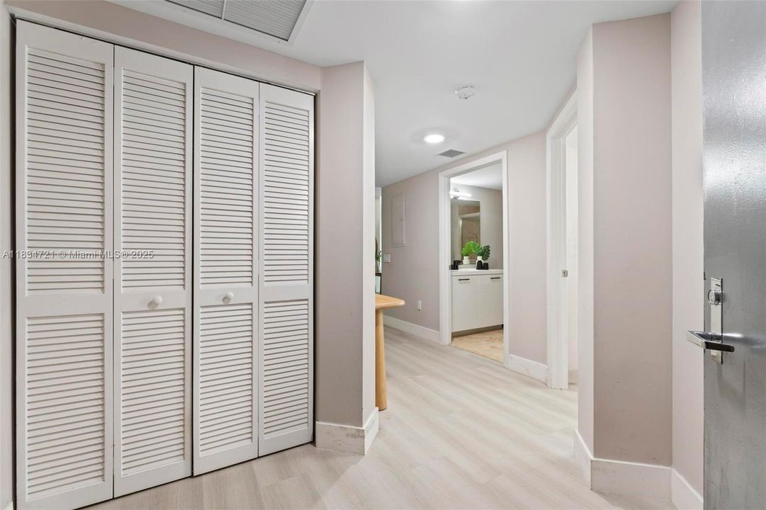 For Sale: $630,000 (2 beds, 2 baths, 1267 Square Feet)
