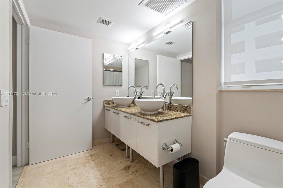 For Sale: $630,000 (2 beds, 2 baths, 1267 Square Feet)