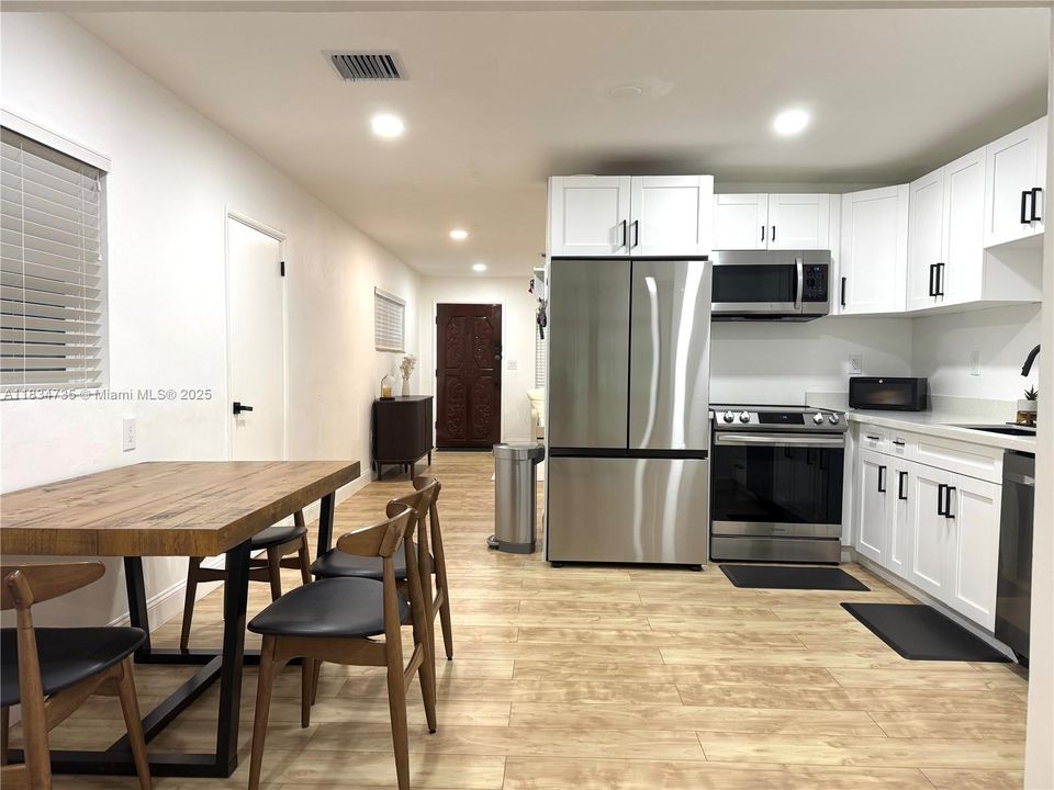 For Rent: $3,800 (3 beds, 2 baths, 1410 Square Feet)