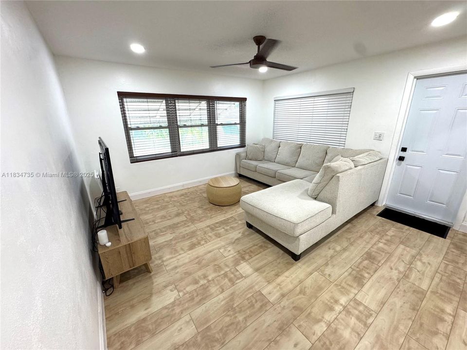 For Rent: $3,800 (3 beds, 2 baths, 1410 Square Feet)