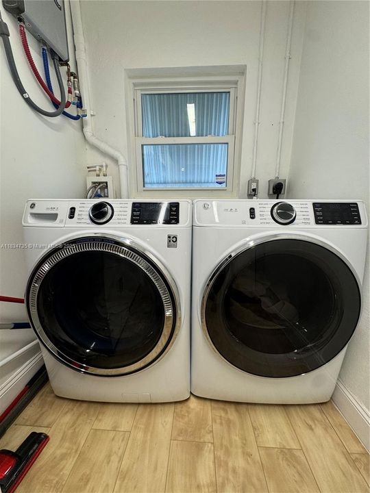 For Rent: $3,800 (3 beds, 2 baths, 1410 Square Feet)