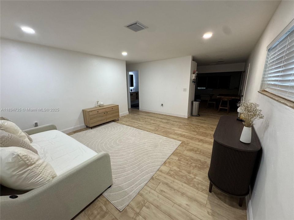 For Rent: $3,800 (3 beds, 2 baths, 1410 Square Feet)
