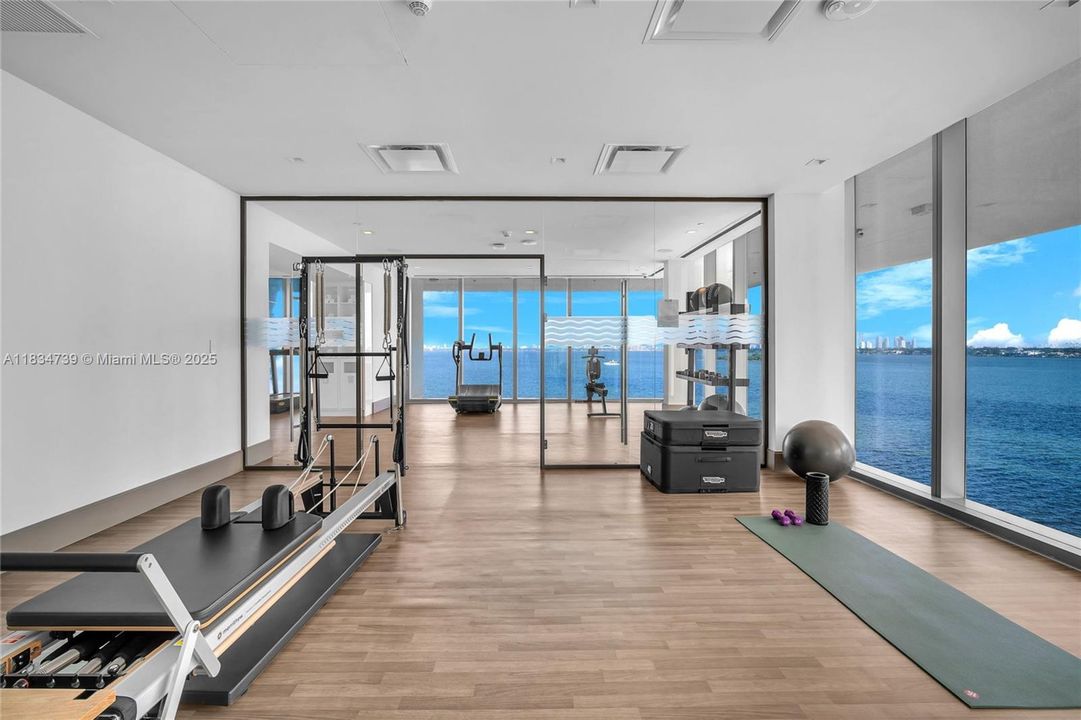 Vendido Recientemente: $4,795,000 (6 camas, 6 baños, 4345 Pies cuadrados)