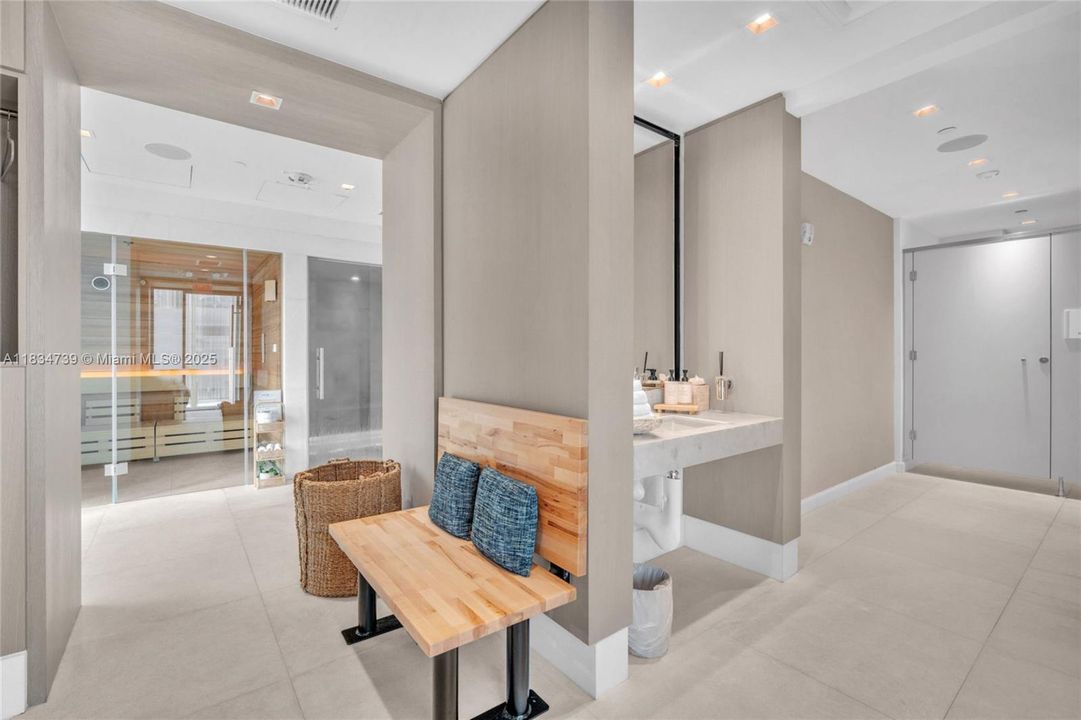 Vendido Recientemente: $4,795,000 (6 camas, 6 baños, 4345 Pies cuadrados)