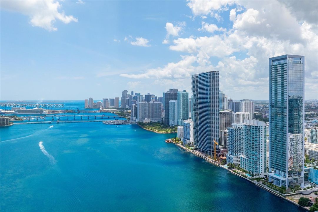 Vendido Recientemente: $4,795,000 (6 camas, 6 baños, 4345 Pies cuadrados)