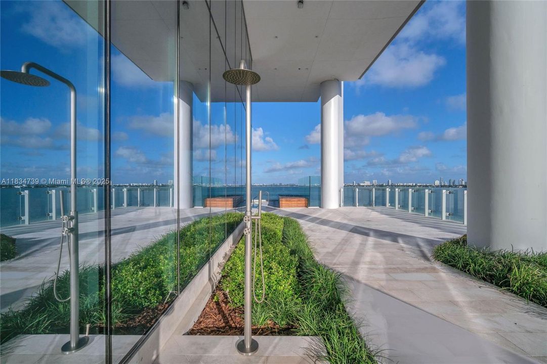 Vendido Recientemente: $4,795,000 (6 camas, 6 baños, 4345 Pies cuadrados)