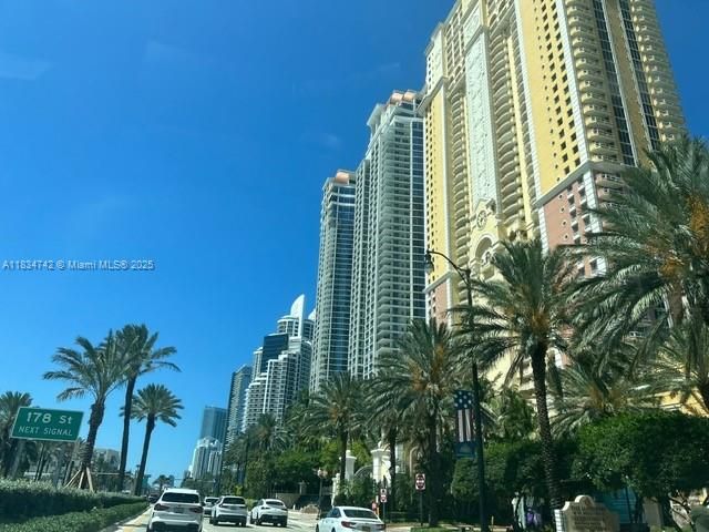 For Sale: $249,000 (1 beds, 1 baths, 767 Square Feet)