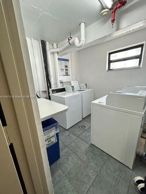 For Sale: $249,000 (1 beds, 1 baths, 767 Square Feet)