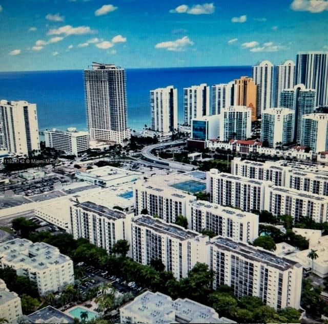 For Sale: $249,000 (1 beds, 1 baths, 767 Square Feet)
