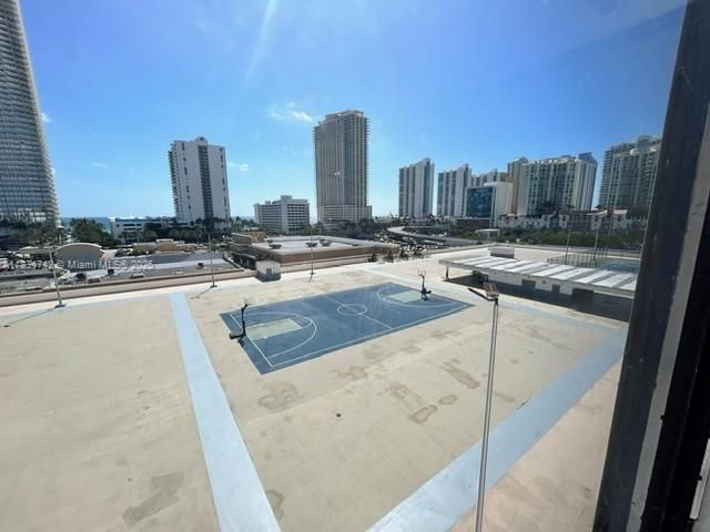 For Sale: $249,000 (1 beds, 1 baths, 767 Square Feet)