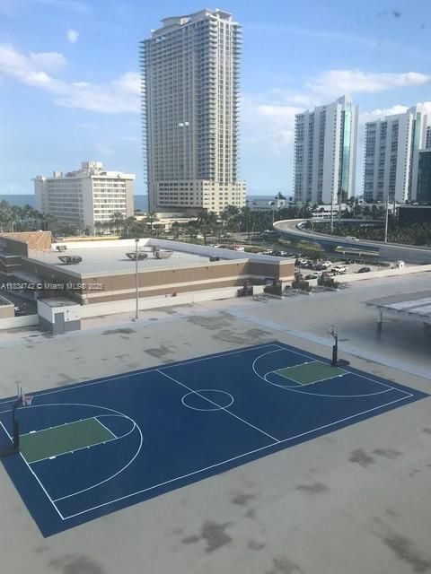 For Sale: $249,000 (1 beds, 1 baths, 767 Square Feet)