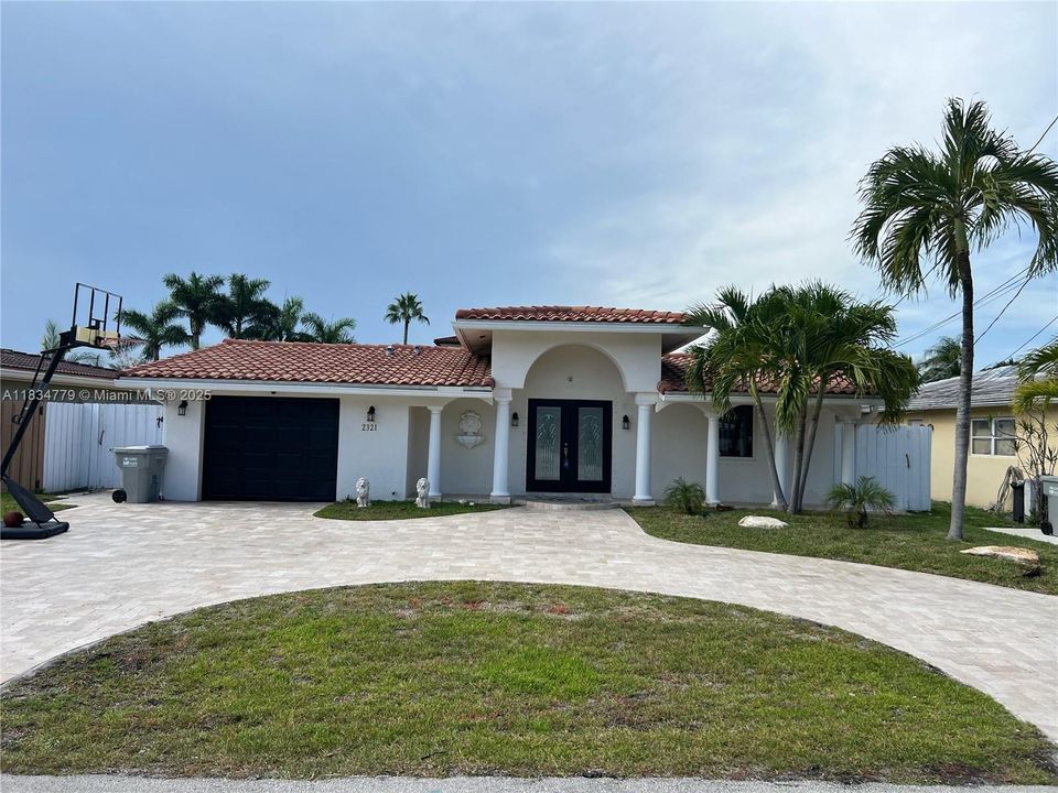 En Venta: $1,200,000 (3 camas, 2 baños, 1313 Pies cuadrados)