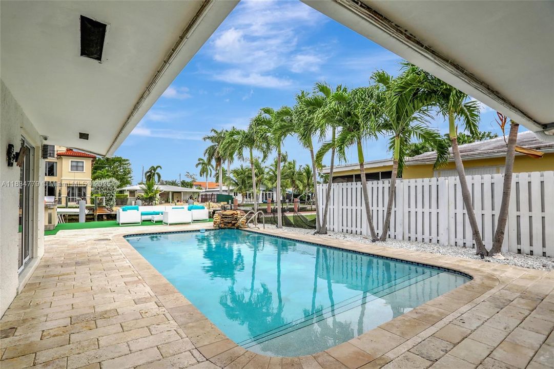 En Venta: $1,200,000 (3 camas, 2 baños, 1313 Pies cuadrados)