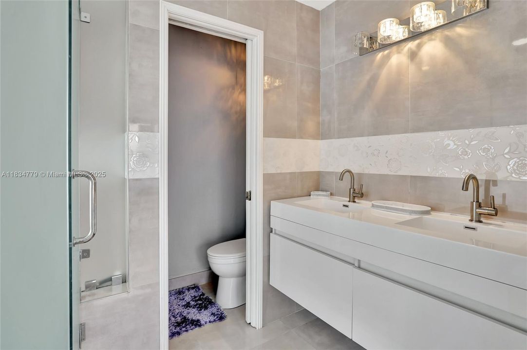 En Venta: $1,200,000 (3 camas, 2 baños, 1313 Pies cuadrados)
