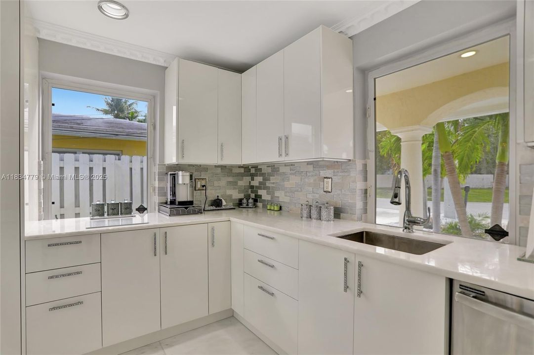 En Venta: $1,200,000 (3 camas, 2 baños, 1313 Pies cuadrados)