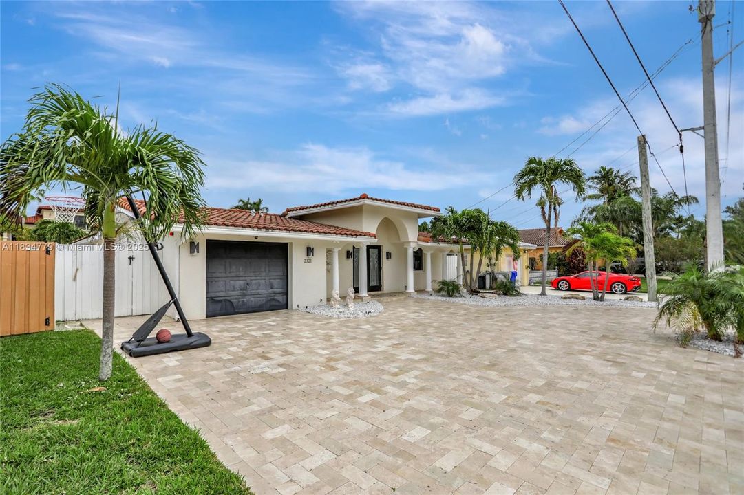 En Venta: $1,200,000 (3 camas, 2 baños, 1313 Pies cuadrados)