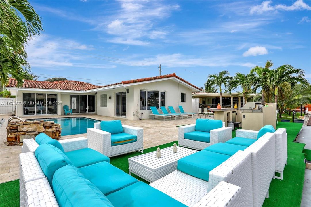 En Venta: $1,200,000 (3 camas, 2 baños, 1313 Pies cuadrados)