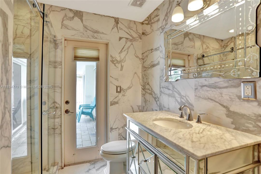 En Venta: $1,200,000 (3 camas, 2 baños, 1313 Pies cuadrados)