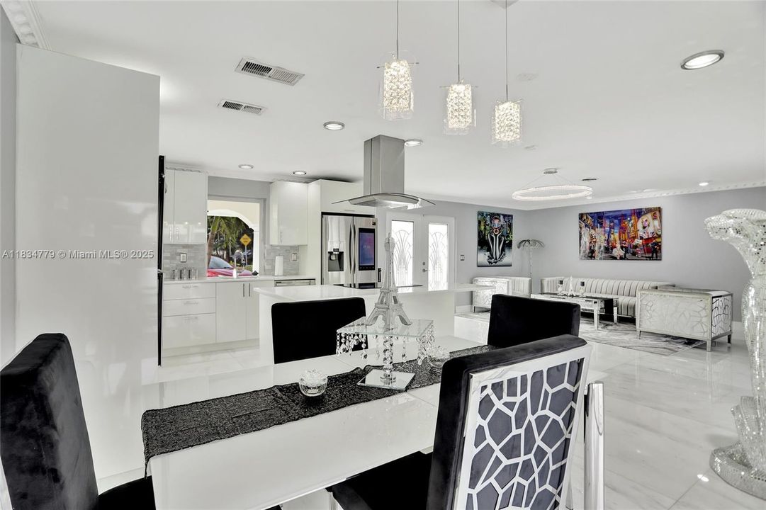 En Venta: $1,200,000 (3 camas, 2 baños, 1313 Pies cuadrados)