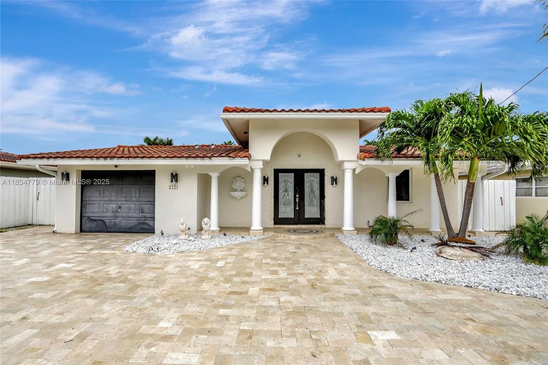 En Venta: $1,200,000 (3 camas, 2 baños, 1313 Pies cuadrados)