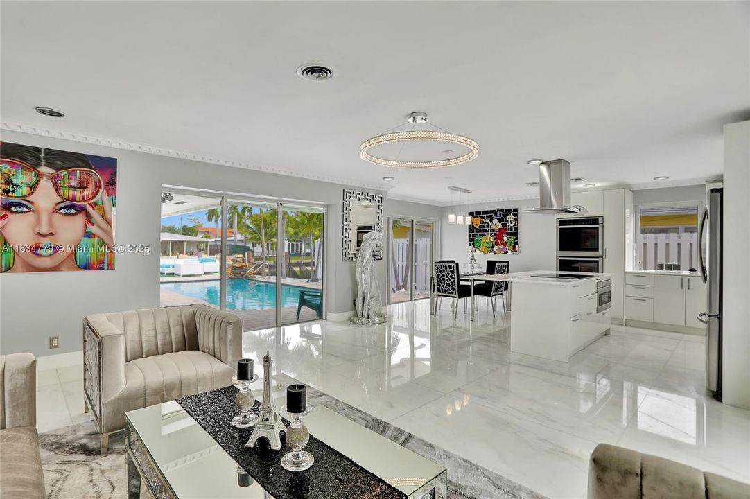 En Venta: $1,200,000 (3 camas, 2 baños, 1313 Pies cuadrados)